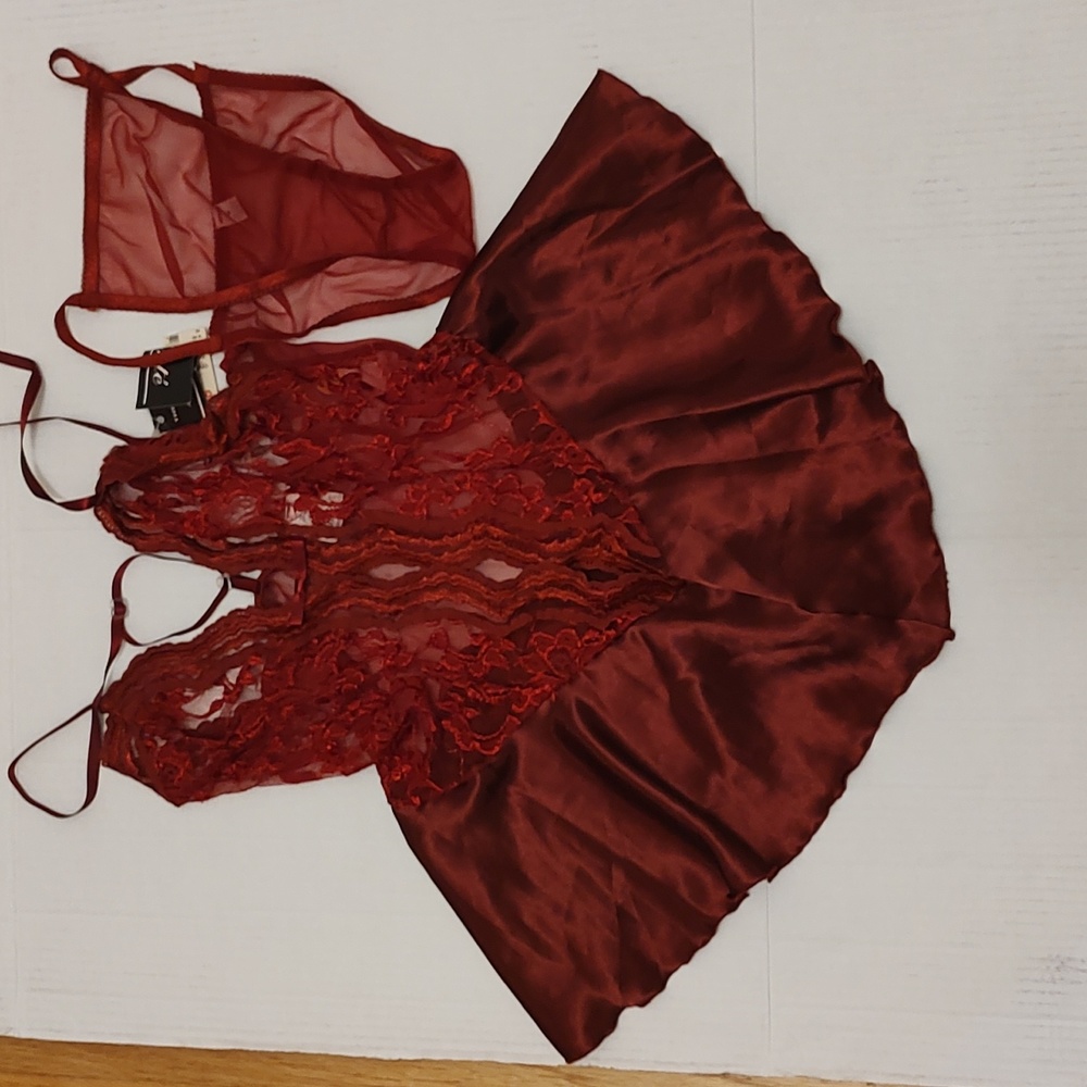 Ladies Burgundy 2pc Lingerie Set.   Size M  Offers Welcome